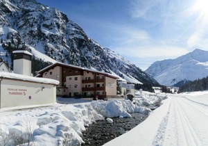 322 m² Apartment ∙ 10 bedrooms ∙ 25 guests