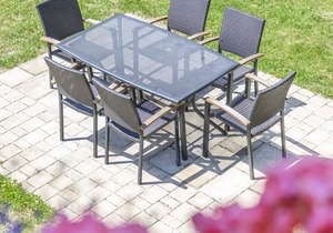 4-star vacation apartment Abendrot (75 m2) with small balcony and sunbathing lawn with outdoor seating area