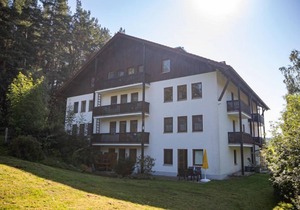 45qm-große Ferienwohnung im 1. Stock mit Blick zum Wald