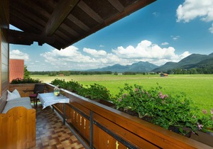 5-star vacation apartment with balcony and view of the Chiemgau mountains