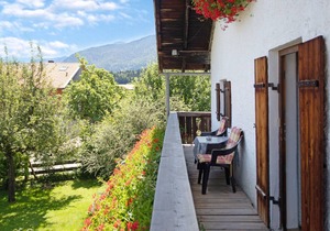 "Almröserl" apartment with mountain view, balcony & Wi-Fi