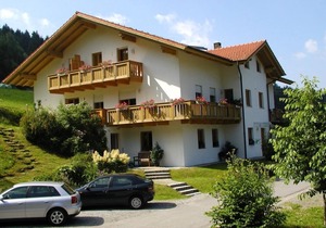 Apartment 1 mit Balkon