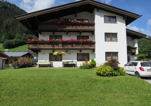 200 m² Apartment ∙ 6 bedrooms ∙ 16 guests
