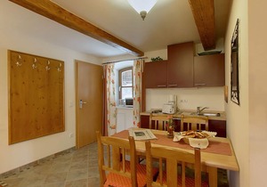Austrags-Suite | Liebevoll eingerichtete Suite mit Balkon im 1.OG
