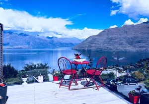 Awesomely Ambient Queenstown Home