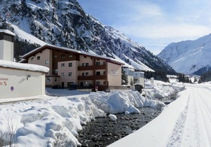 Beautiful apartment for 8 people with WIFI, TV, terrace, pets allowed and parking