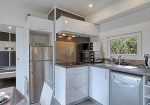 Beautiful cottage in excellent location on the lake.