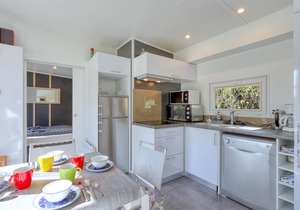 Beautiful cottage in excellent location on the lake.