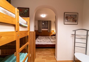 Bright apartment, cottage-style, for families and late sleepers
