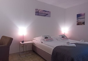 Budget room on the first floor with separate private bathroom (max. 3 people) Room size 22 m²