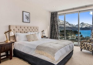Catalina's Penthouse 6 | Spacious | Central Apartment