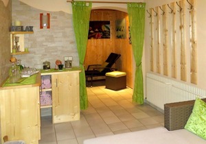 Cosy apartment for 25 guests with WIFI, TV, terrace, pets allowed and parking