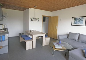 Cosy apartment with terrace and garden access in a quiet wooded area