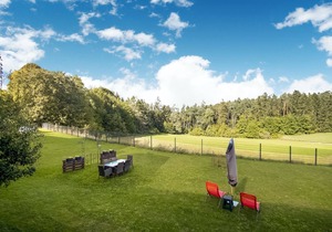 Cosy apartment with terrace and garden access in a quiet wooded area