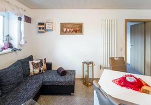 Cosy apartment with terrace and garden access in a quiet wooded area