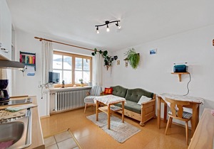Cosy Holiday Apartment "Holzner Klein" with Balcony, Mountain View & Wi-Fi