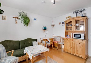 Cosy Holiday Apartment "Holzner Klein" with Balcony, Mountain View & Wi-Fi
