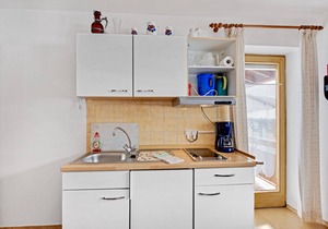 Cosy Holiday Apartment "Holzner Klein" with Balcony, Mountain View & Wi-Fi