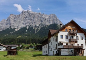 Cozy apartment "The Zugspitze" for 8 people in Ehrwald
