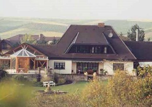 Cozy vacation home with a view of the beautiful garden