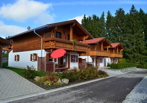 Detached vacation home with fireplace, balcony and garden in the Via Claudia vacation village