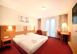 Doppelzimmer Standard Plus mit WC und Dusche