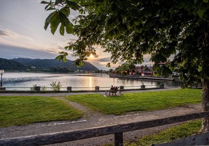Fantastic Holiday Apartment with Mountain View, Wi-Fi, Balcony & Garden