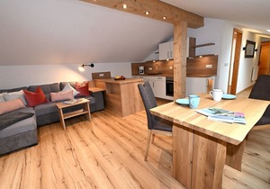 Ferienwohnung Hochalm, 1-2 Personen, 47 qm, Dusche/WC, Südbalkon, TV, separates Schlafzimmer, Nichtraucher, Dachgeschoss