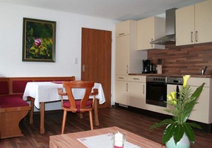Ferienwohnung Rose, 2 Personen, 62 m², Dusche/WC, Flat-TV,1 Schlafzimmer, Balkon,Internet,Infrarot-Wärmekabine,Nichtrauch