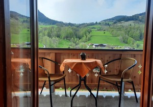 Ferienwohnung Nr. 1, 1-2 Personen, 45 qm, Dusche/WC, Balkon, TV, 1 Schlafzimmer, Obergeschoss, Nord-Westen