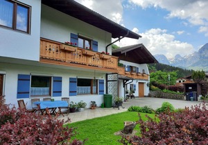 Ferienwohnung Nr. 1, 1-2 Personen, 45 qm, Dusche/WC, Balkon, TV, 1 Schlafzimmer, Obergeschoss, Nord-Westen