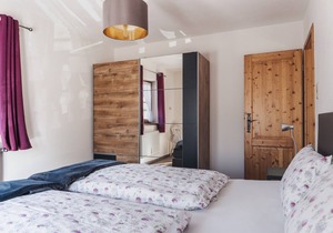 Ferienwohnung -5- , Balkon, Küche, 2 Schlaf- und 1 Wohn-/schlafz., max 5 Pers. Wlan
