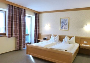 Ferienwohnung EG | Wohnung im Haupthaus mit Aussicht zur Gartenseite