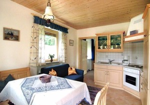 Ferienwohnung Nr. 5, 30 qm, Schlafzimmer, Wohnzimmer mit Küchenzeile, 1 Zustellbett, Terrasse, 4 Sterne, max. 3 Personen
