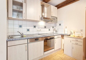First floor apartment (85sqm) with south-facing balcony and infrared sauna