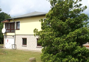 Flat in Göhren with barbecue and garden