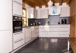 Gemütlich und edel ausgestattetes Chalet mit Balkon