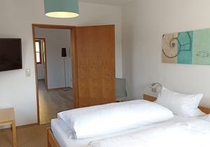 Gemütliche 50qm Ferienwohnung mit Balkon, kostenloses Parken und WLAN, Frühstücksbuffet, voll ausgestattete Küche