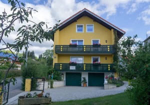 Gemütliche Ferienwohnung (110m2) mit Balkon und Kachelofen
