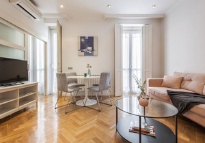 Gran Via in Madrid with 1 bedrooms and 1 bathrooms
