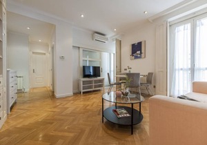 Gran Via in Madrid with 1 bedrooms and 1 bathrooms