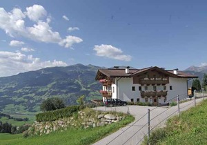 Holiday apartment in quiet surroundings in the region of the Zillertal mountains