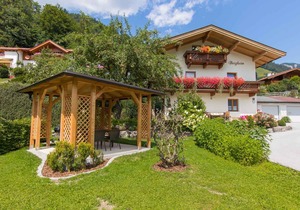 Holiday apartment with garden, trampoline and lovely views