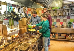 Holiday Apartment 'Wohnung 1' with Shared Garden and Wi-Fi