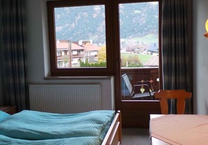 Holiday apartment with balcony close to the centre