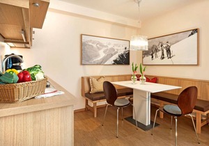 Hotel ∙ Hotel Apartments Neuhaus - INCL. LIFT PASS Apartment, sleeps 5 (approx. 66 m², max. 4 adults 1 child), BB