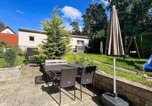 In a quiet location, free use of swimming pool and sauna - Ferienhus Baabe FeWo 02