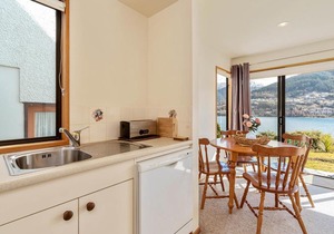 Lakefront Cottage - Queenstown Holiday Unit