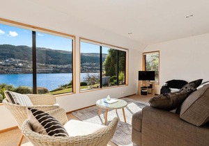 Lakefront Cottage - Queenstown Holiday Unit