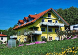 Large (100sqm) vacation apartment with balcony and garden